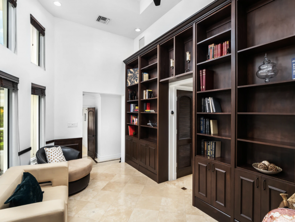 Exclusive Retreat 7 Bedrooms Movie Theater, Pool, Spa, Pool Table & More!